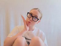 Hi, my name is Emma, I like to have fun and chat on different topics! I will be glad to see everyone here!