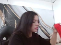 Soy bueno, pero no un ángel. Peco, pero no soy el diablo. Creo que la risa es el mejor quemador de calorías. Creo en besar, besar mucho. Creo en enamorarme y crear grandes recuerdos. ¿Serás mi dulce amante?