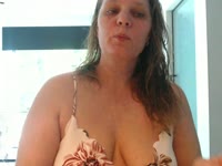 ik ben een geile Milf die heel graag word bekeken! Mannen zullen zeker aan hun trekken komen bij... Ik laat je niet gaan vooraleer je me lekker hebt volgespoten. Voor bijna alles kan je bij me terecht zo lang het niet extreem is. Voor een geile babbel tot lekker harde seks via cam mmmm ik kijk er al naar uit.. Wordt nu al nat.. Kom maar langs en laat me heerlijk lekker kreunen!!