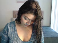 Soy una chica auténtica, juguetona y con un toque de misterio que te atrapará desde el primer momento. Me encanta hacer sentir cómodos a quienes me visitan, crear una conexión especial y que cada encuentro sea único.
Tengo una energía divertida y sensual, me gusta coquetear, provocar y sorprender. En mis shows mezclo sensualidad, actitud y cercanía para que sientas que estás conmigo, sin filtros.
Si buscas alguien con quien reír, disfrutar y dejarte llevar… estás en el lugar correcto. Ven, relájate, y déjame mostrarte por qué siempre querrás volver