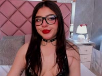 I am a very open mind girl. I am at the same time very confident, attentive and empathic. I am a big fan of the Geek Universe, books and games. A secret: I have a tendency to fall in love with the nerds.