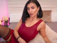 Mature brunetter with a luscious body and naughty mind!