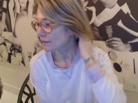 im  e  handsum lady  ,  i   like  playing with hot guys