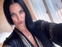 naughty camgirl masturbating with vibrator MiaMontal