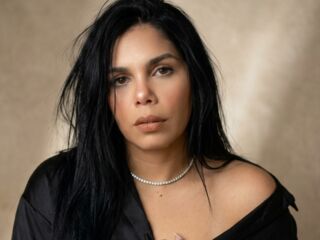 camgirl latex webcam KamiThomas