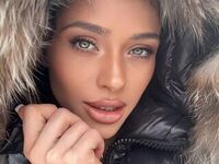 camslut showing pussy AriannaCherie