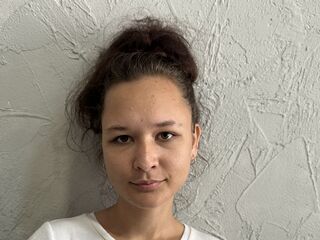 shaved pussy webcam BruniChio