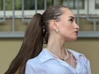 mastubating web cam girl CammiePratten