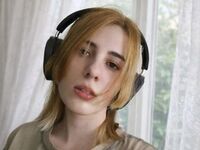 naked camgirl masturbating with vibrator CarlHanchett