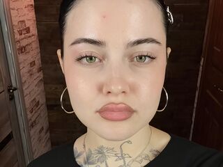 girl fingering shaved pussy CarmenFurmanik
