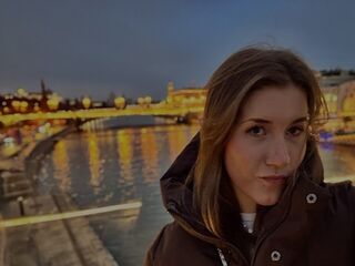 naked cam girl CaylinGarczynski