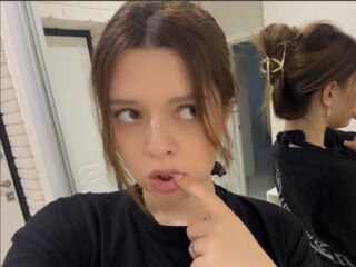 camslut showing pussy DevonaChurchey