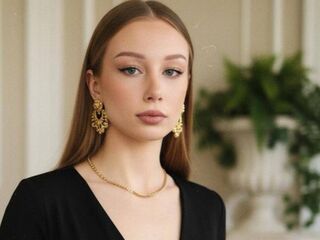 camwhore shaved pussy EmaGurrad