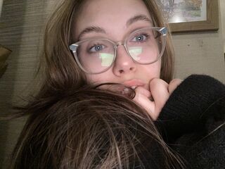 fingering cam girl EmilyLoven