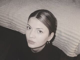 live webcam performer GenaBaillargeon