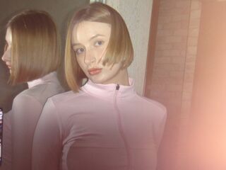 live striptease IngraKate