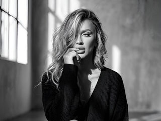 naked camgirl KaylinWhite