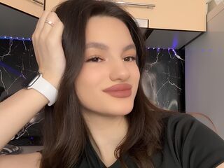 naughty camgirl masturbating with vibrator KendraMatrone