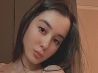 cam girl playing with vibrator KenishaCornes