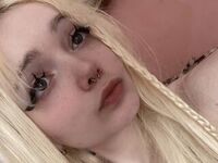 camgirl fingering shaved pussy LaticiaDemetris