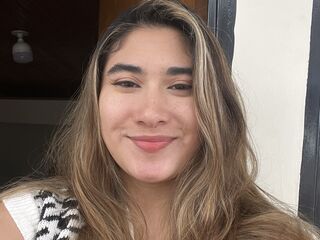 camgirl spreading pussy LunaaRivas