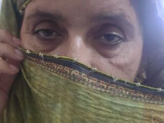 naked cam girl gallery MahiKimi