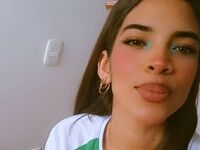 camslut fingering pussy MeliSanders