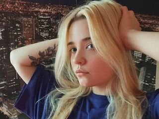 masturbating webcam girl MonnieMoniz