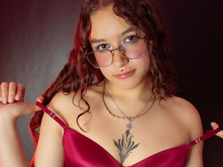 camslut showing tits SaritaDay