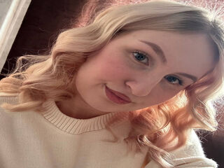 naughty cam girl masturbating with dildo SusanRivers