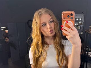 naked camgirl picture TainaSaffo